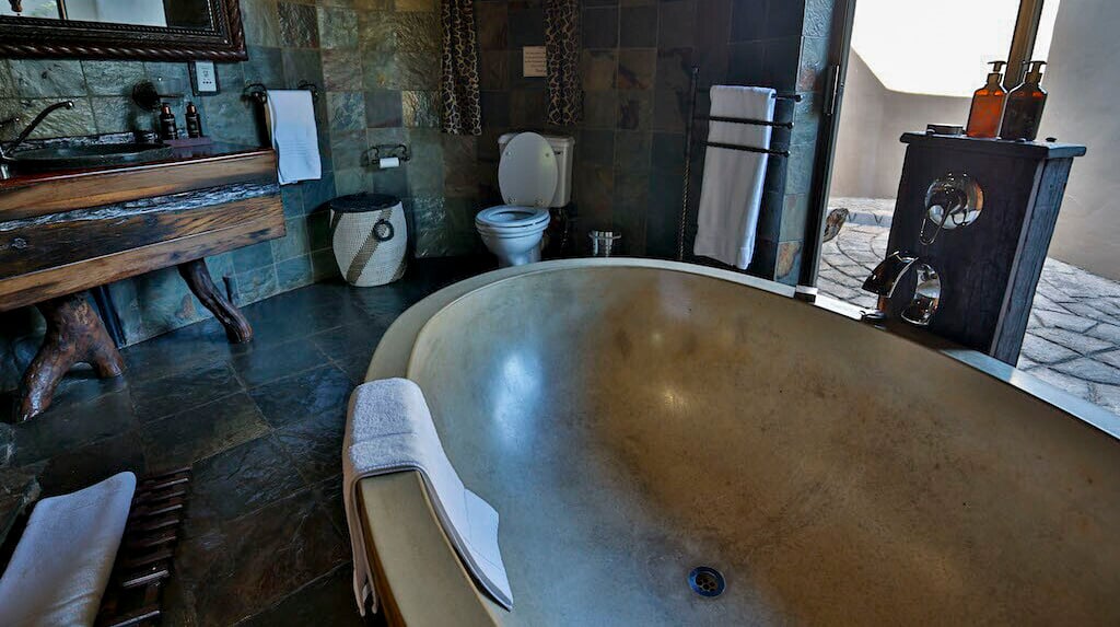 an image of the guest bathroom in Khamab in the kalahari