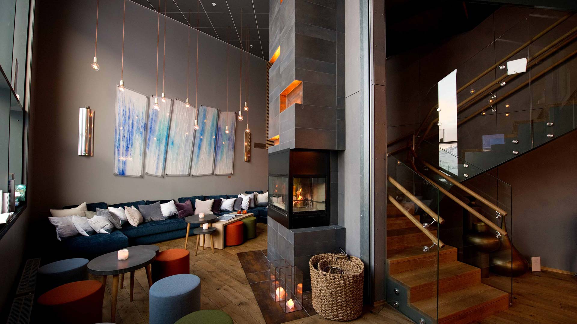 The lounging area of the Svalbard Hotel
